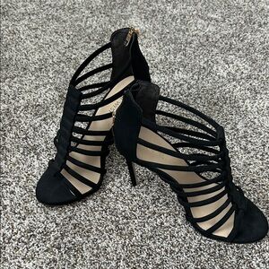 NWOB Sz 8 Nine West black suede heels - back zip